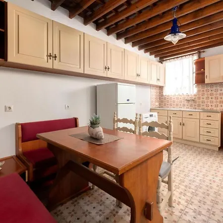 Petra With Acropolis View فيلة